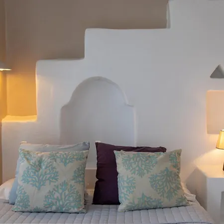 Soulmate's Tinos Κιόνια