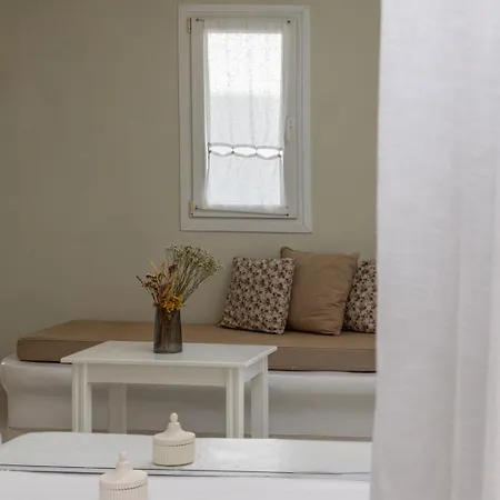 Soulmate's Tinos Κιόνια